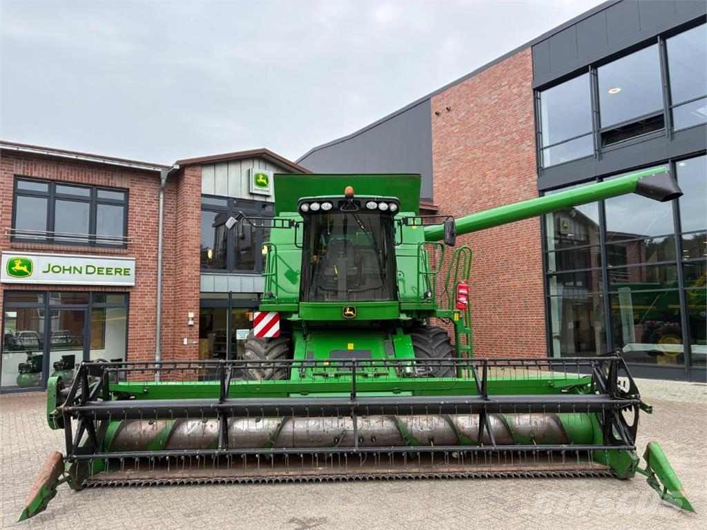 John Deere T560 Farm machinery