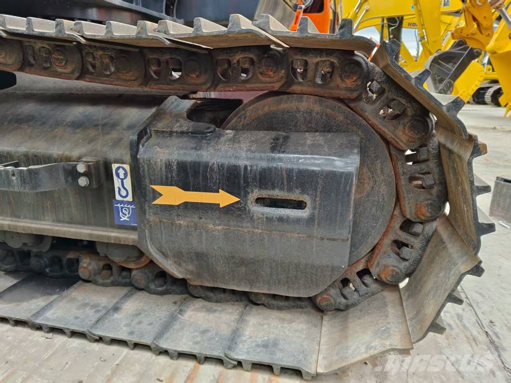 Hitachi ZX 210 Гусеничні екскаватори