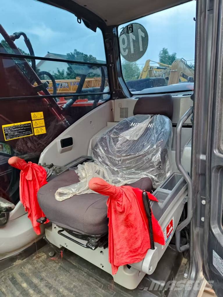 Hitachi ZX 210 Гусеничні екскаватори