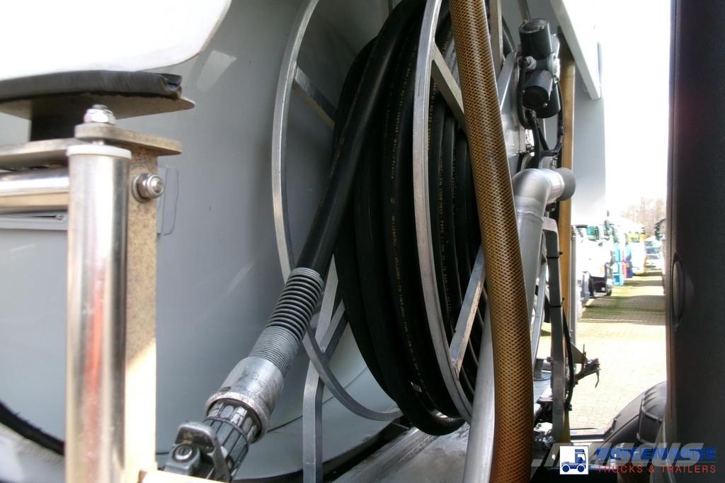 Renault Premium 270 4x2 fuel tank 13.7 m3 / 4 comp Tankwagen