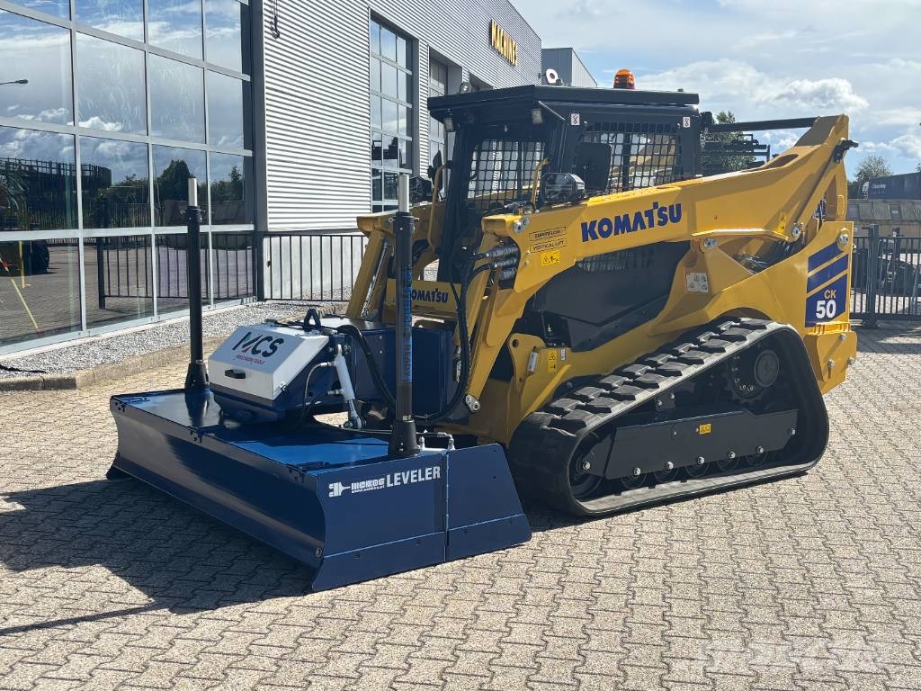 Komatsu CK50-8 スキッドステアローダー