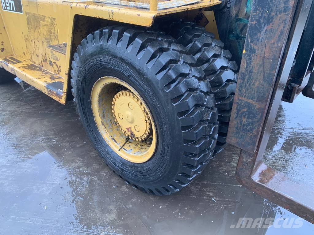 CAT VB330B Dizelski viličarji