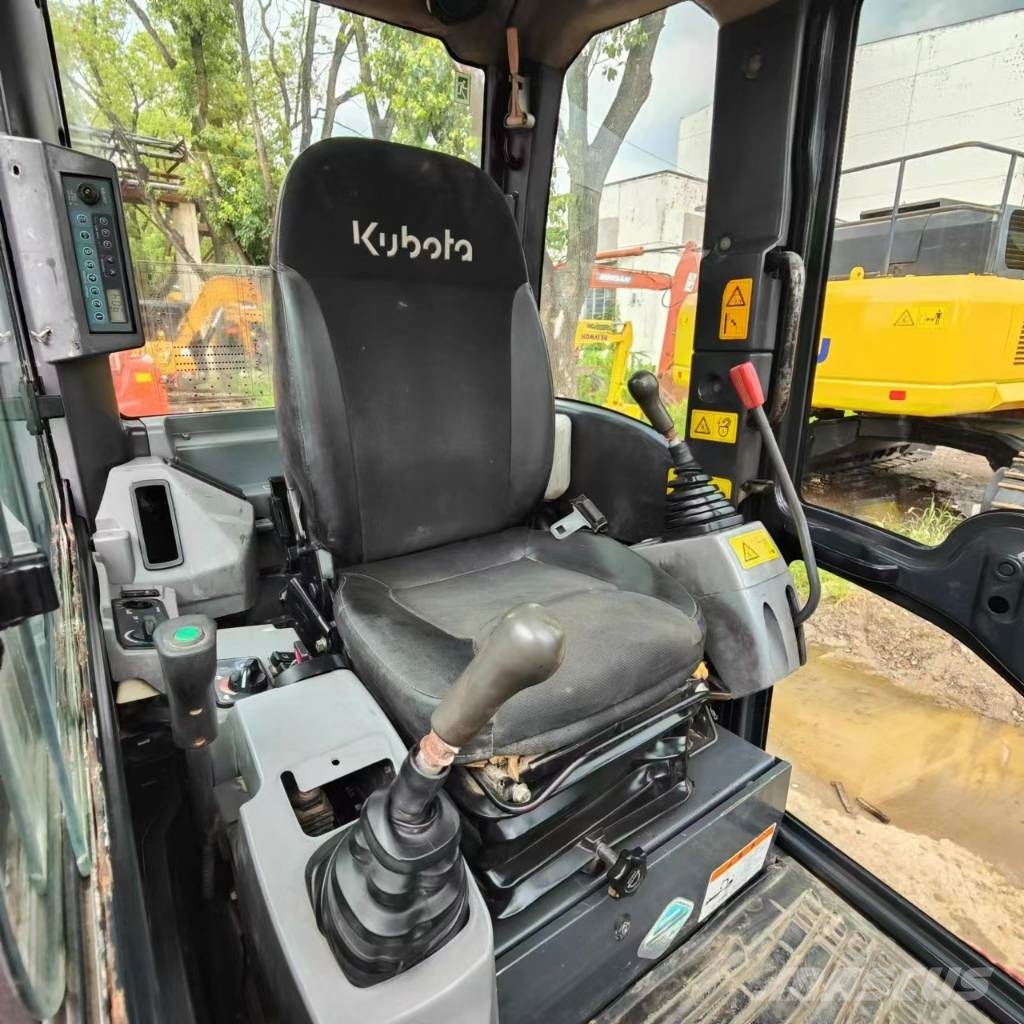 Kubota KX165 Roomikekskavaatorid