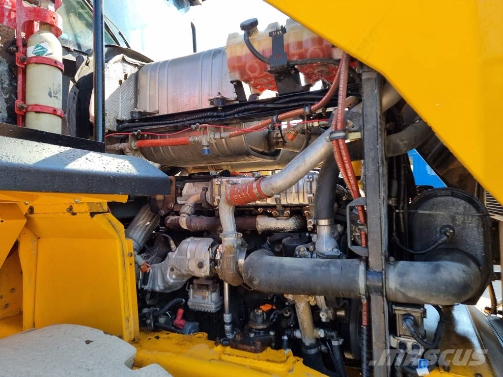JCB 457HT Колесни товарачи