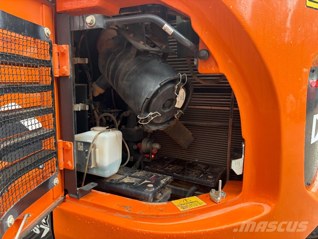 Develon DX 140 LCR-7 Lánctalpas kotrók