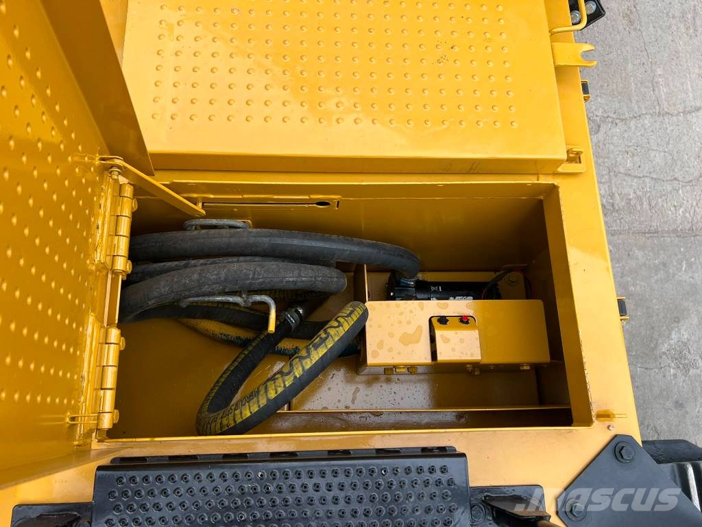 CAT MH374D Material Handler Waste / industry handlers
