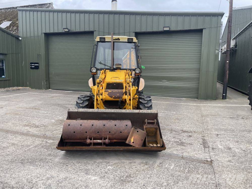 JCB 2 CX Streetmaster Backhoe loaders