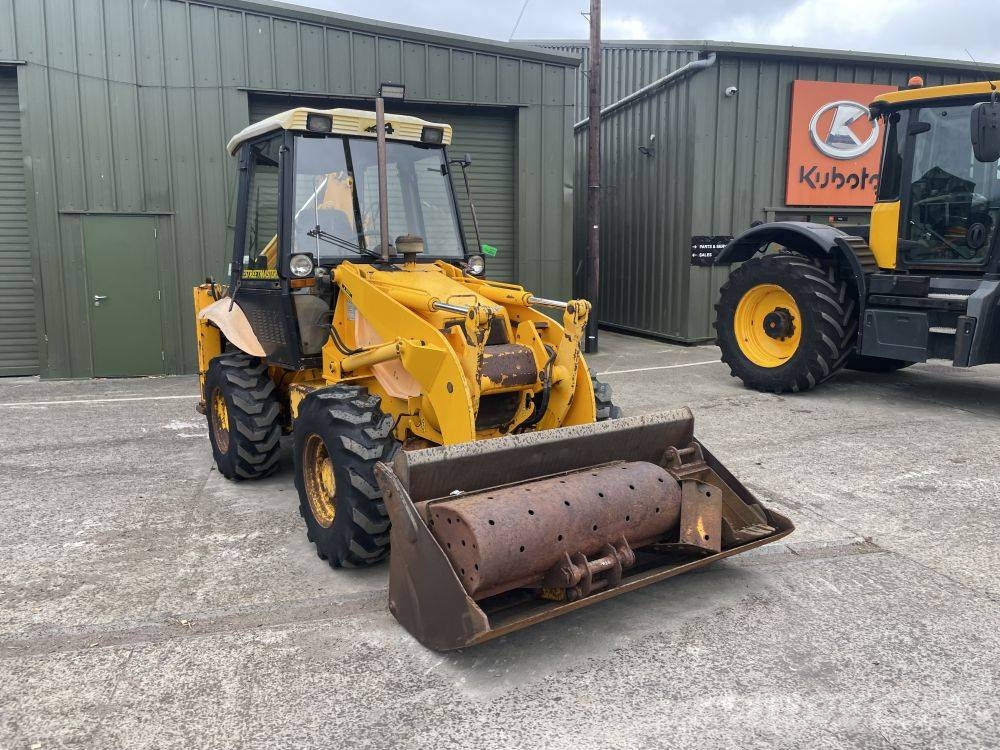 JCB 2 CX Streetmaster Backhoe loaders