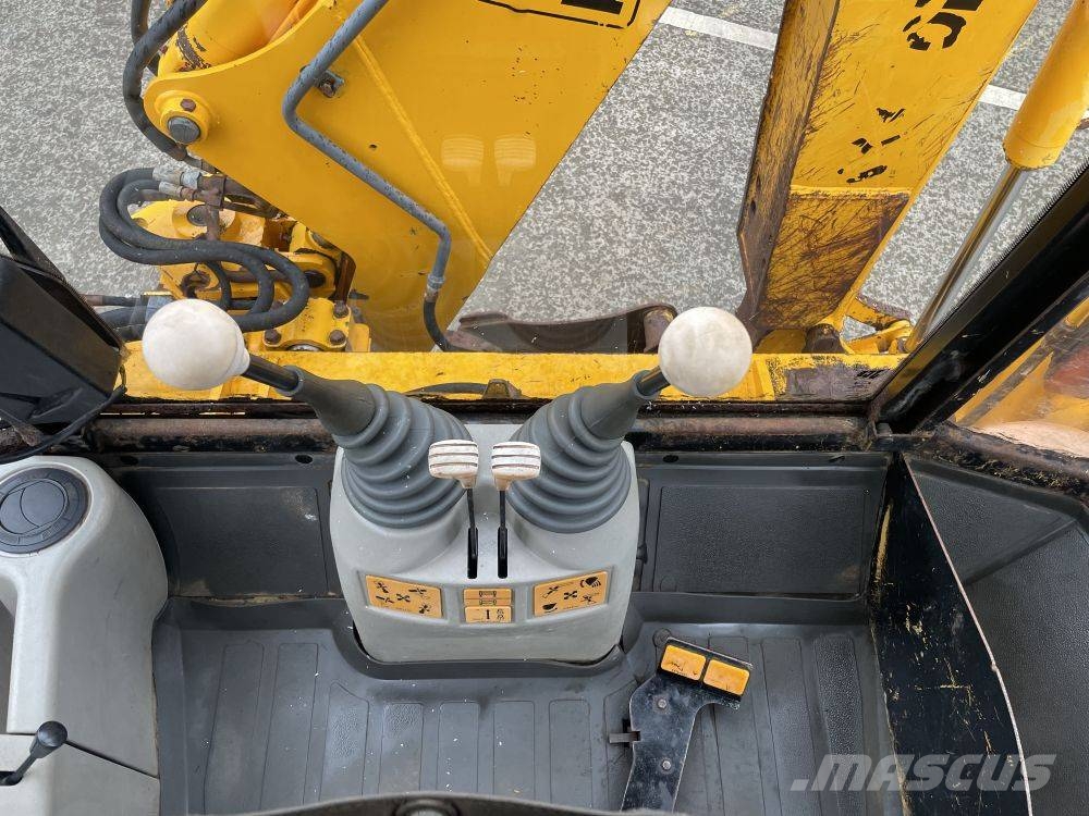 JCB 2 CX Streetmaster Backhoe loaders