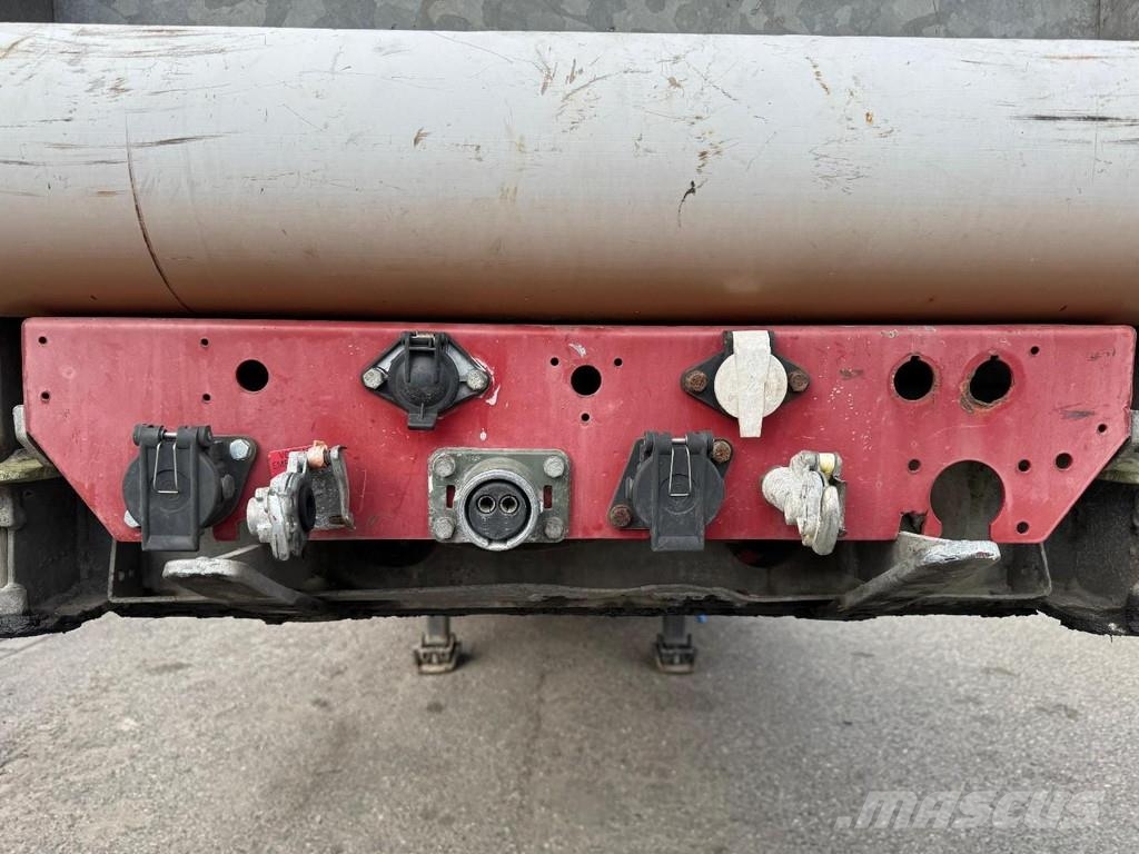 Nooteboom 3 AXLE BPW + 4,6 M EXTENDABLE + LAST AXLE STEERING Podvalníkové návěsy
