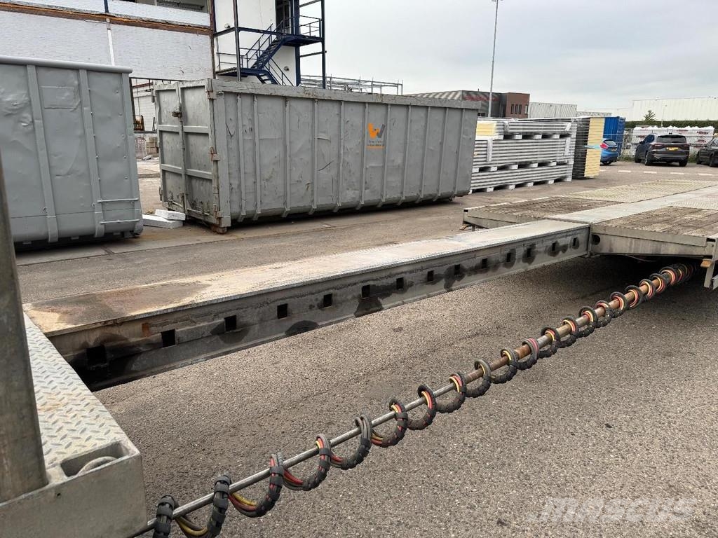 Nooteboom 3 AXLE BPW + 4,6 M EXTENDABLE + LAST AXLE STEERING Podvalníkové návěsy