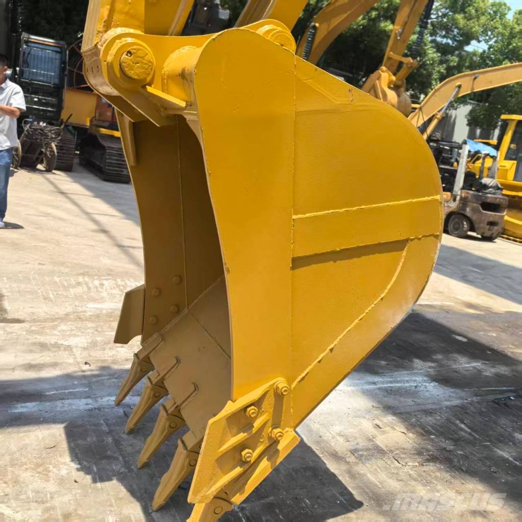 CAT 323 履带挖掘机