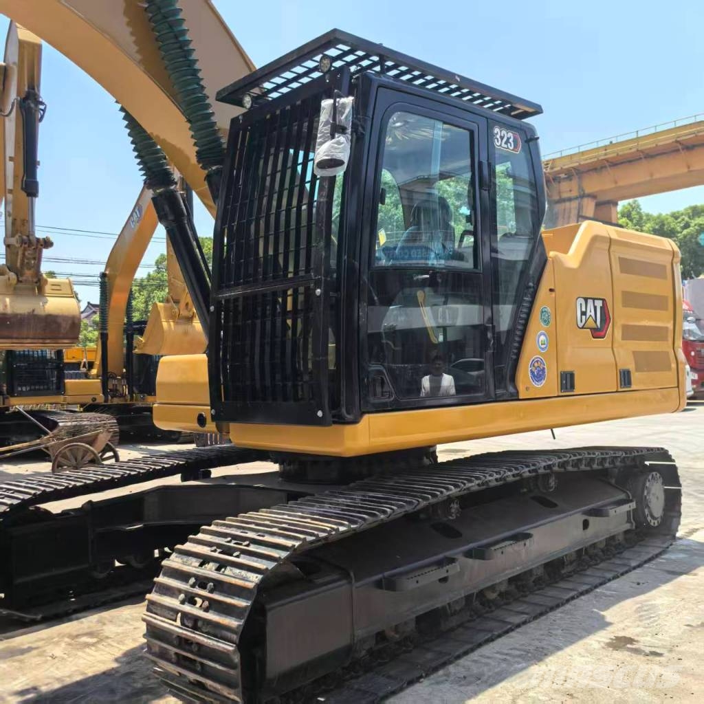 CAT 323 履带挖掘机