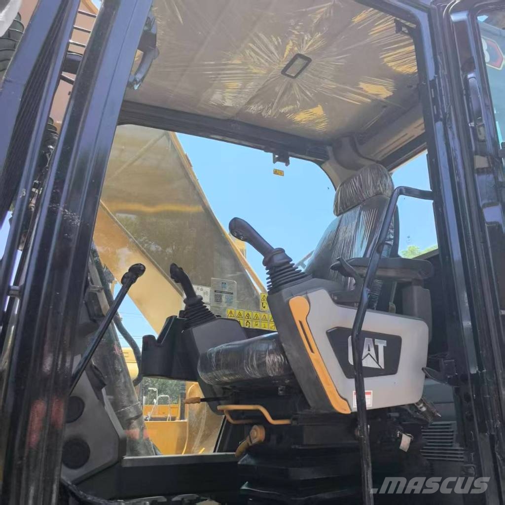 CAT 323 履带挖掘机