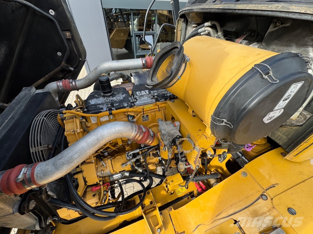 CAT 740 EJ Csuklósdömperek