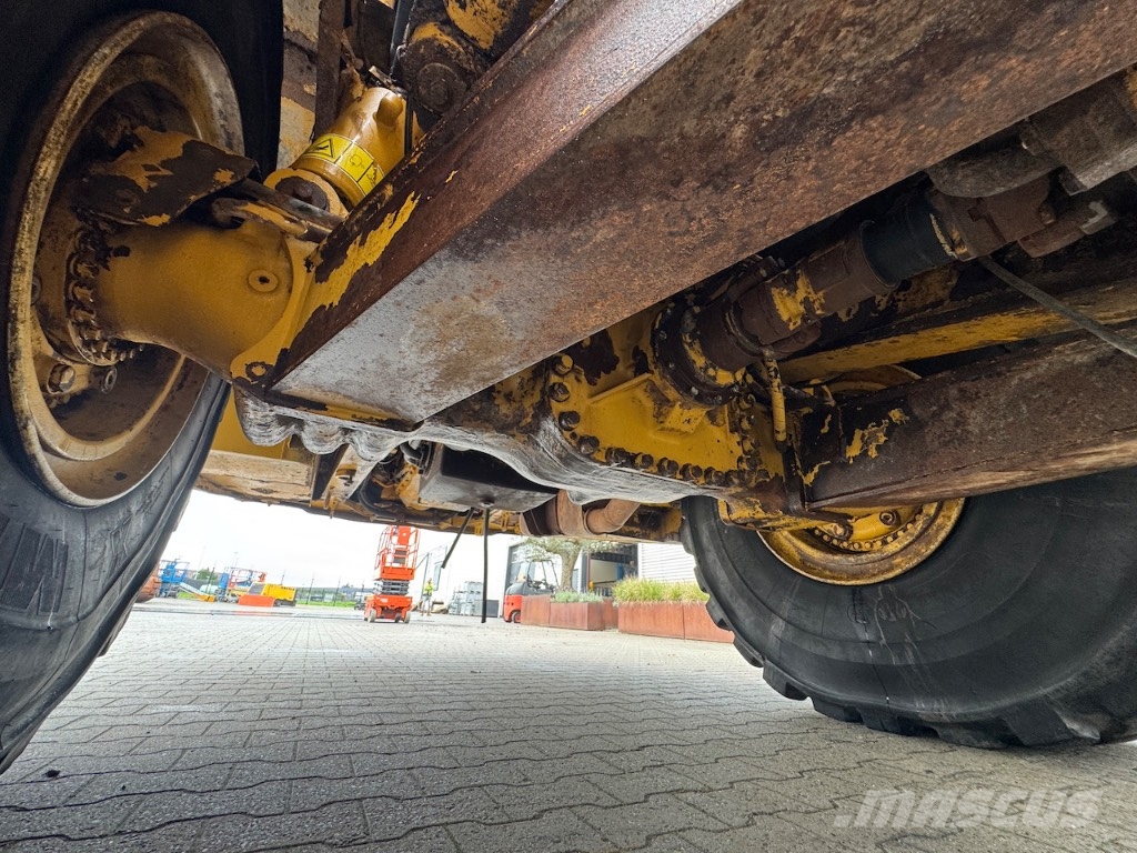 CAT 740 EJ Csuklósdömperek