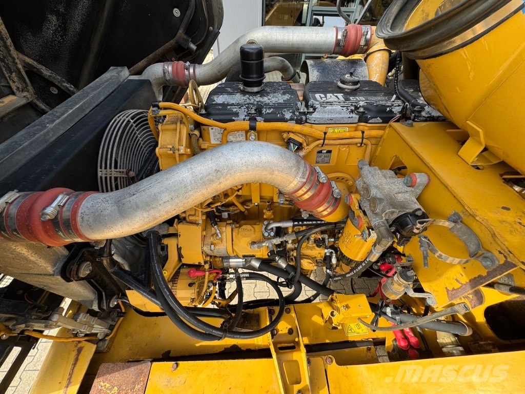 CAT 740 EJ Csuklósdömperek