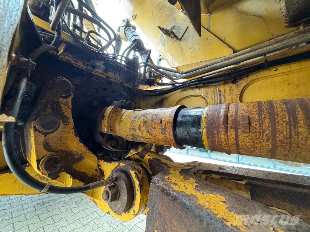 CAT 740 EJ Csuklósdömperek