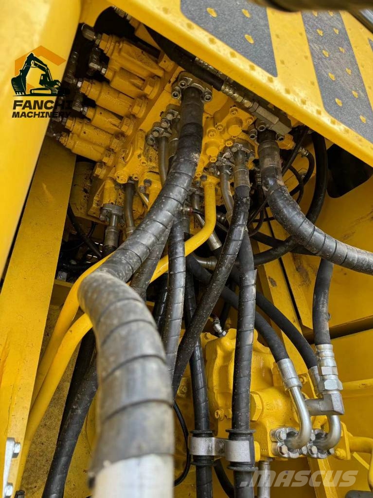 Komatsu PC 220 Kāpurķēžu ekskavatori