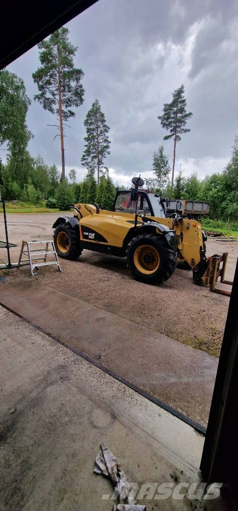 CAT TH 330 B Lauksaimniecības pacēlāji