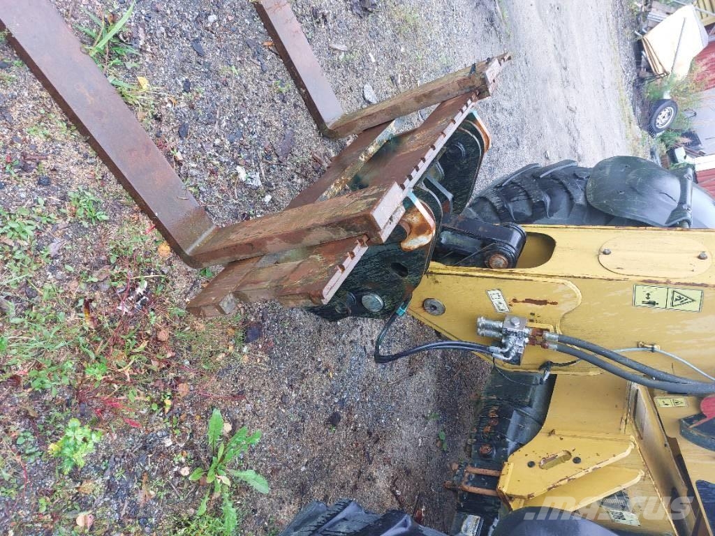 CAT TH 330 B Lauksaimniecības pacēlāji