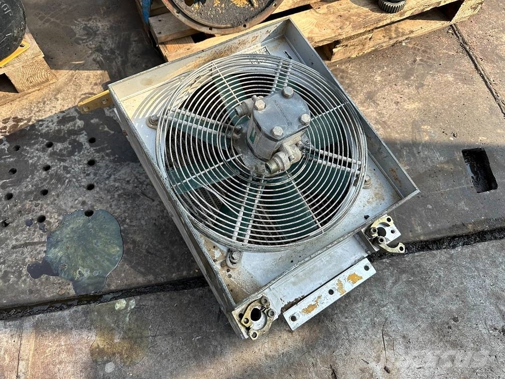 CAT 214 B FT radiator Excavadoras de ruedas