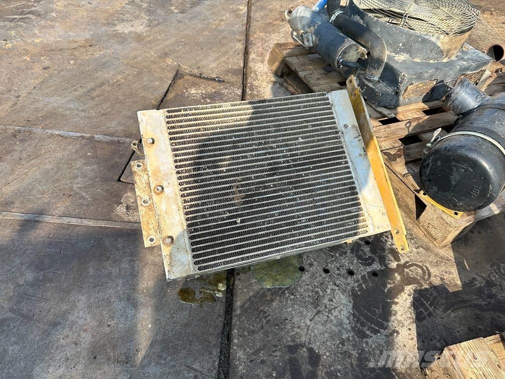 CAT 214 B FT radiator Excavadoras de ruedas