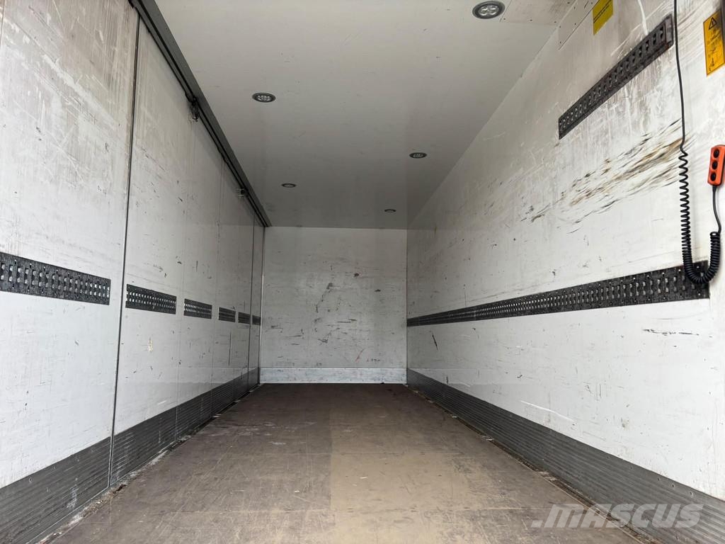 Renault T380 DTI 11 4x2 EURO6 + SIDE OPEN BOX Furgons