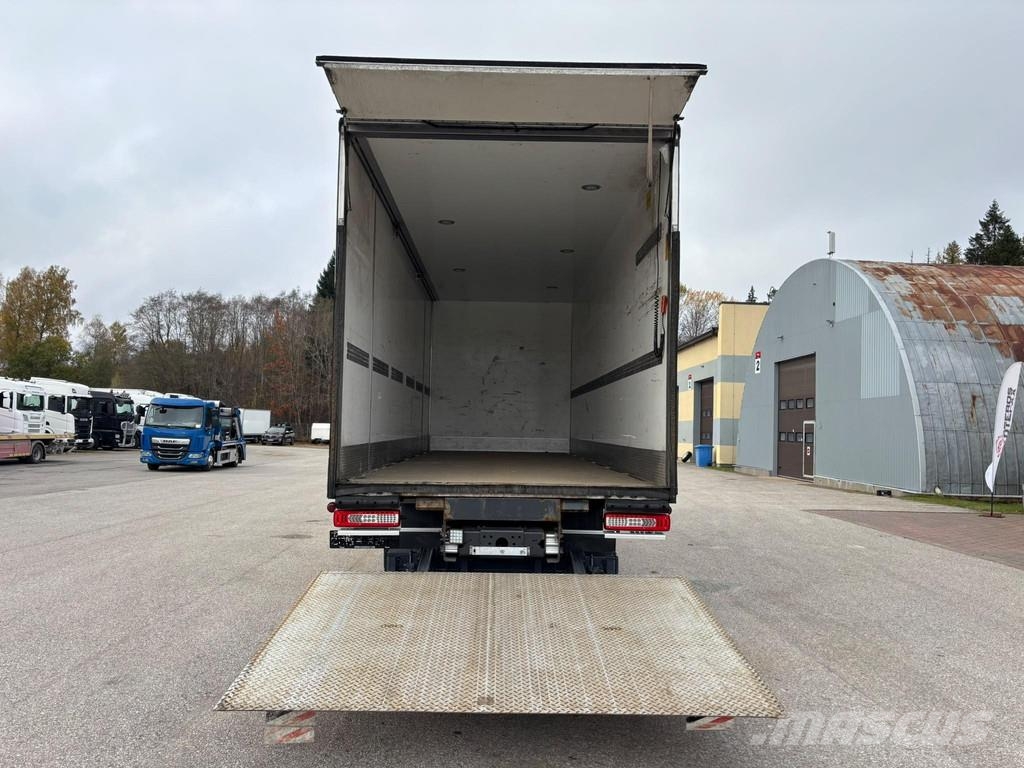 Renault T380 DTI 11 4x2 EURO6 + SIDE OPEN BOX Furgons