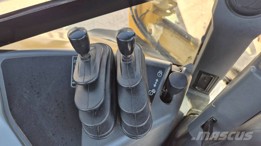 CAT 444F2 - 2017 YEAR - 4X BUCKETS - 6890 HOURS - AC - Rovokopači