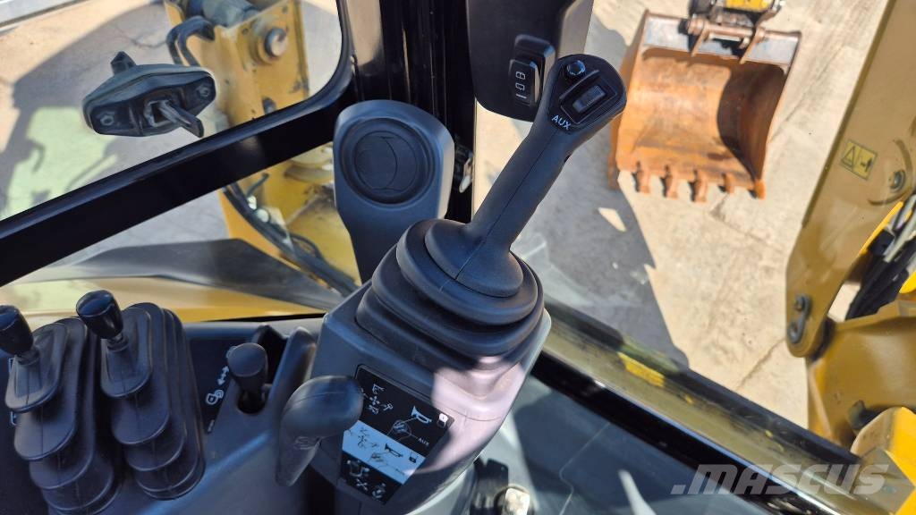 CAT 444F2 - 2017 YEAR - 4X BUCKETS - 6890 HOURS - AC - Rovokopači