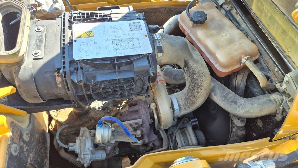 CAT 444F2 - 2017 YEAR - 4X BUCKETS - 6890 HOURS - AC - Rovokopači