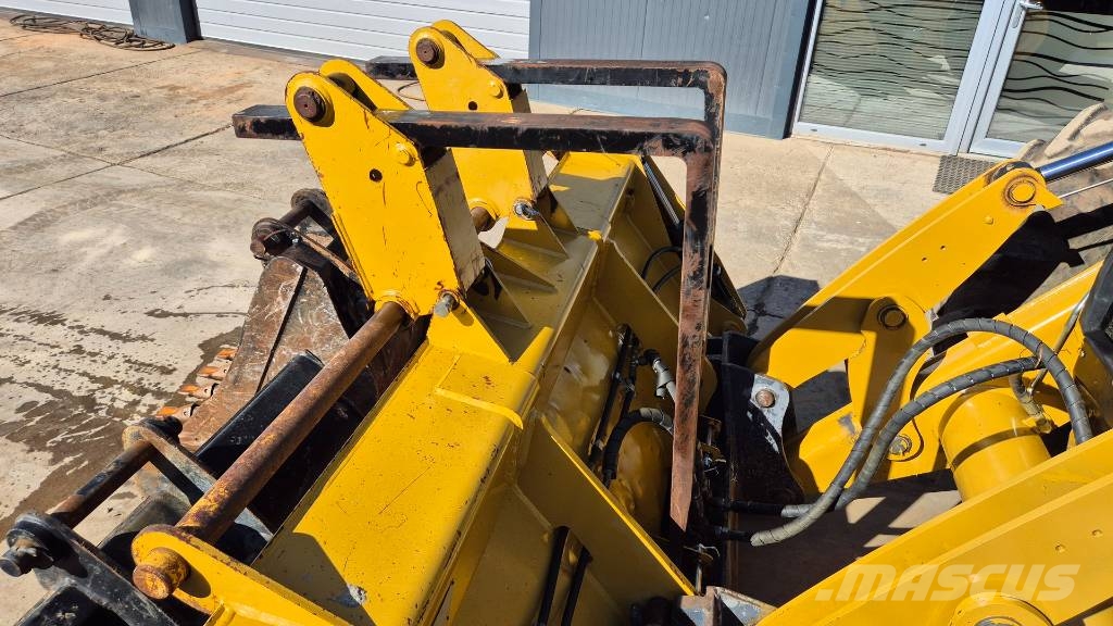 CAT 444F2 - 2017 YEAR - 4X BUCKETS - 6890 HOURS - AC - Rovokopači