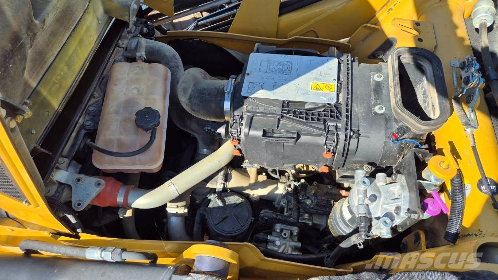 CAT 444F2 - 2017 YEAR - 4X BUCKETS - 6890 HOURS - AC - Rovokopači
