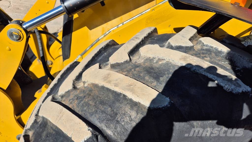 CAT 444F2 - 2017 YEAR - 4X BUCKETS - 6890 HOURS - AC - Rovokopači