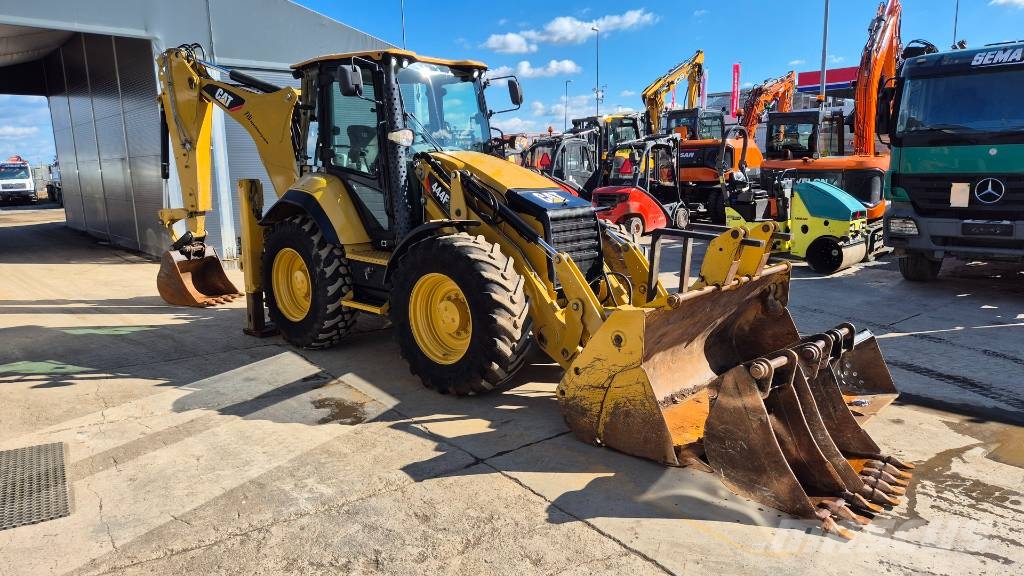 CAT 444F2 - 2017 YEAR - 4X BUCKETS - 6890 HOURS - AC - Rovokopači