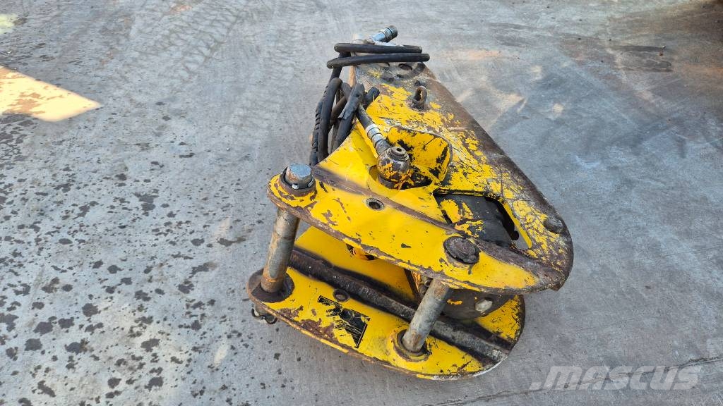 CAT 444F2 - 2017 YEAR - 4X BUCKETS - 6890 HOURS - AC - Rovokopači