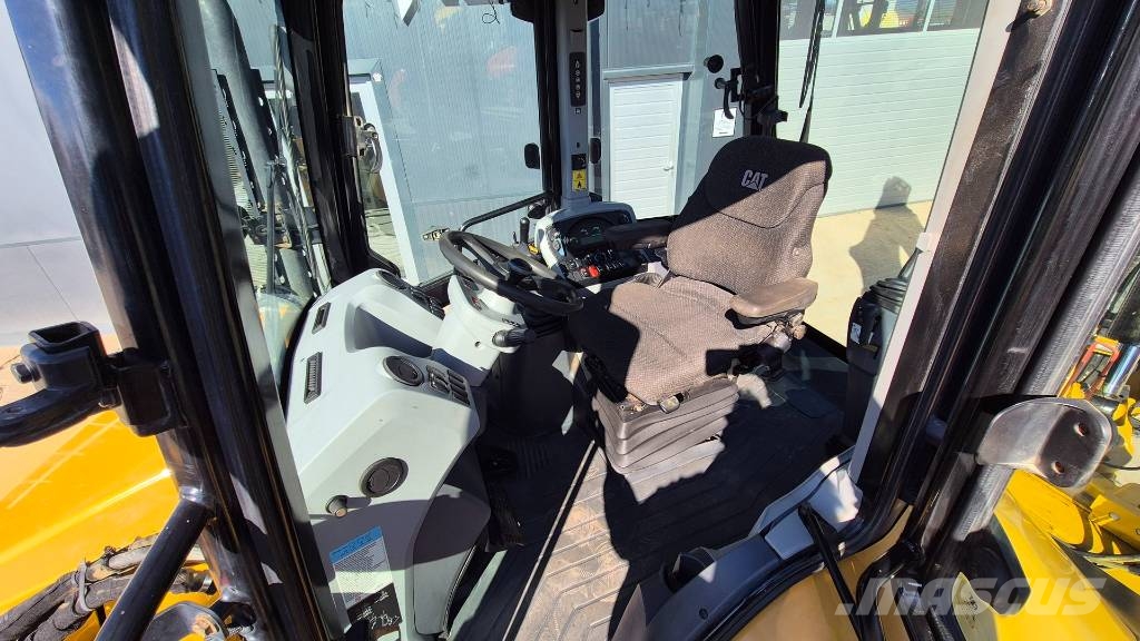 CAT 444F2 - 2017 YEAR - 4X BUCKETS - 6890 HOURS - AC - Rovokopači