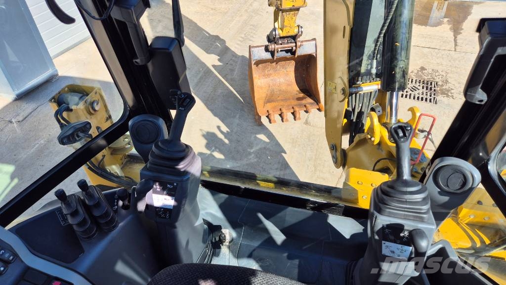 CAT 444F2 - 2017 YEAR - 4X BUCKETS - 6890 HOURS - AC - Rovokopači