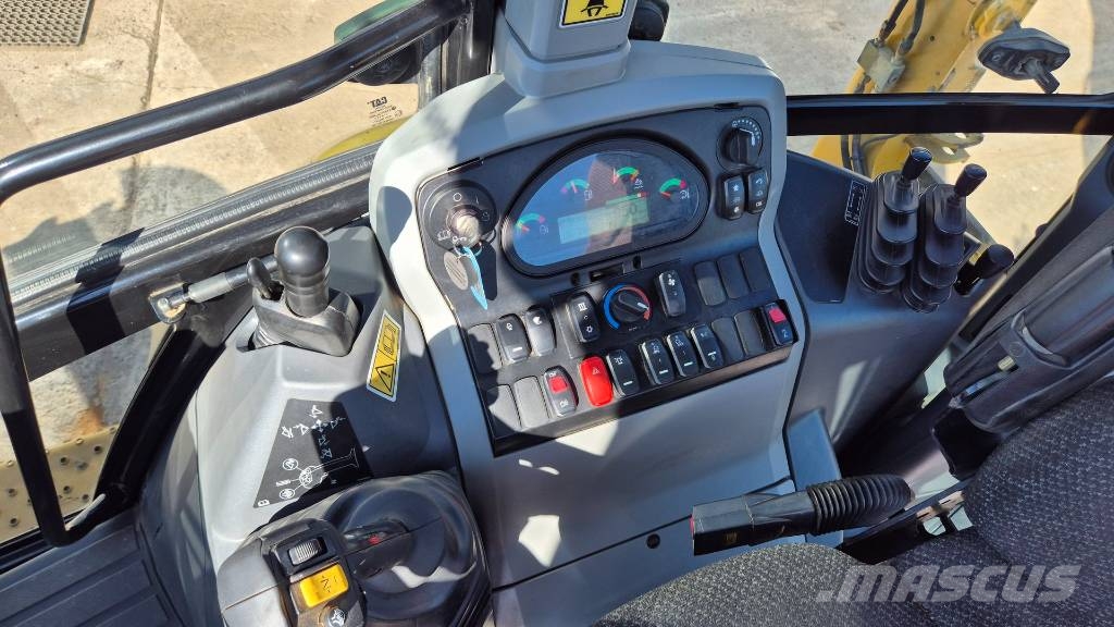 CAT 444F2 - 2017 YEAR - 4X BUCKETS - 6890 HOURS - AC - Rovokopači