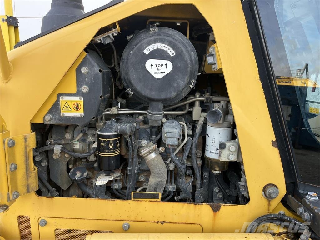 Komatsu D37PXI-24 Dozere Beltegående