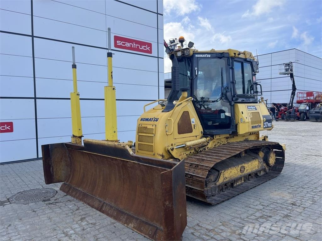 Komatsu D37PXI-24 Dozere Beltegående
