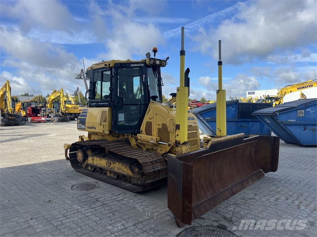 Komatsu D37PXI-24 Dozere Beltegående