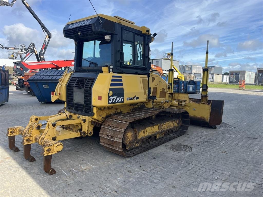 Komatsu D37PXI-24 Dozere Beltegående