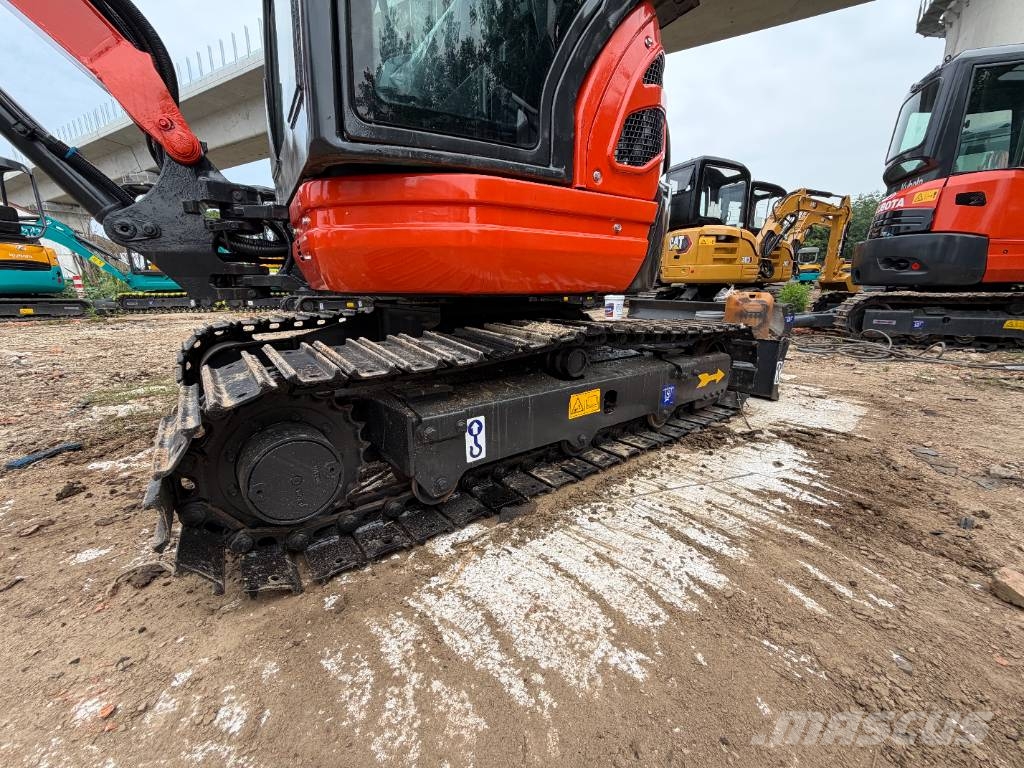 Kubota U 27 小型挖掘机