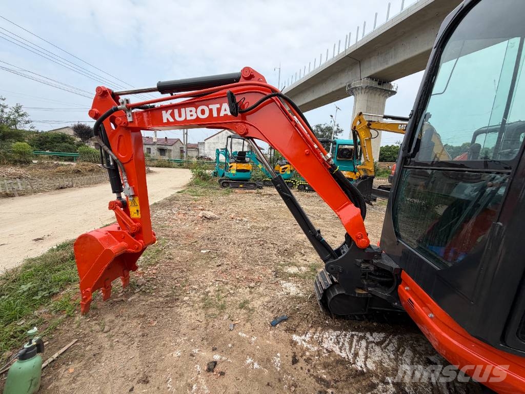 Kubota U 27 小型挖掘机