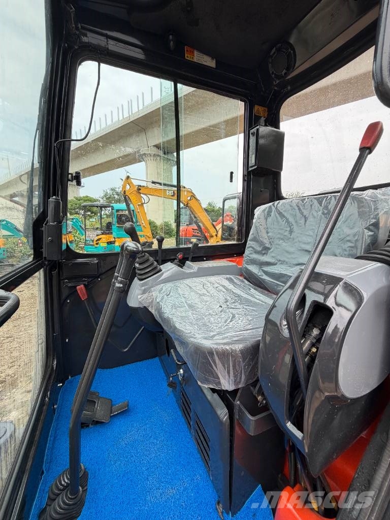 Kubota U 27 小型挖掘机