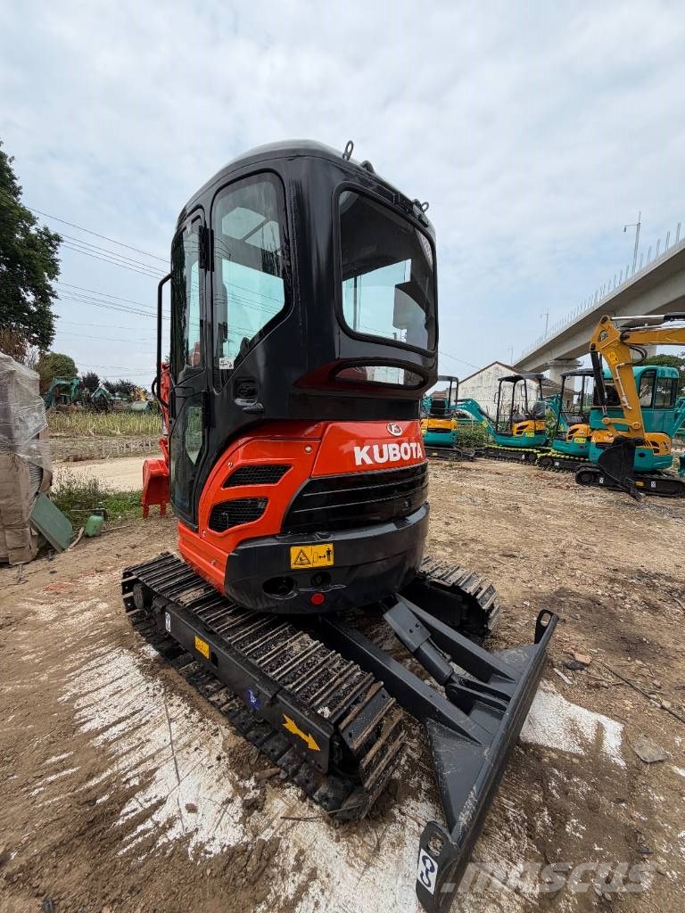 Kubota U 27 小型挖掘机