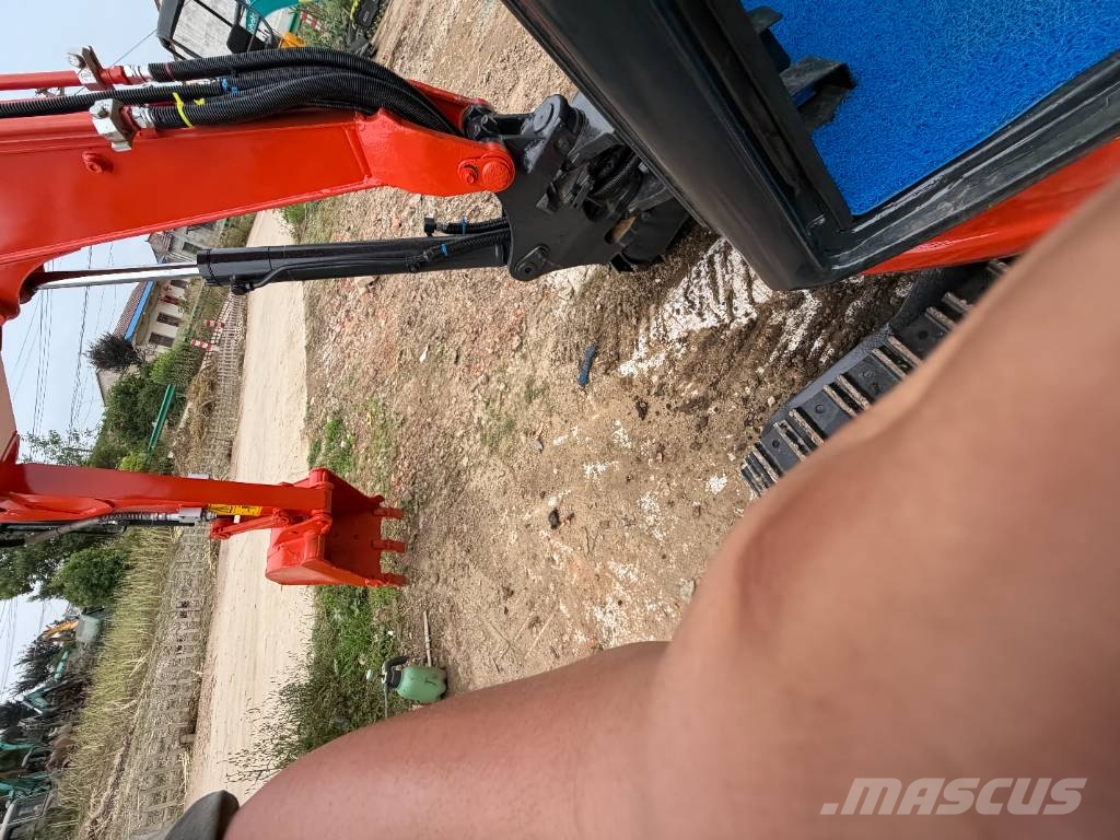 Kubota U 27 小型挖掘机