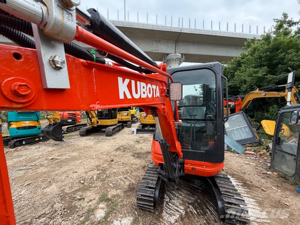 Kubota U 27 小型挖掘机